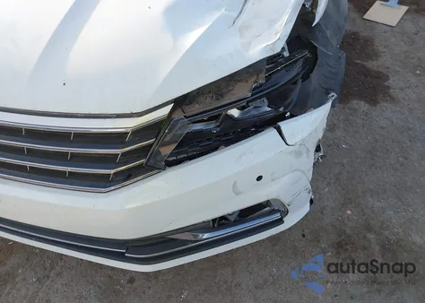 2018 Volkswagen Passat 2.0T Se z USA, uszkodzony, nr VIN 1VWBA7A38JC006617